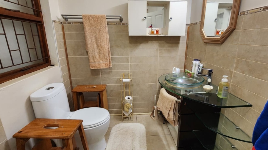 6 Bedroom Property for Sale in Napier Western Cape